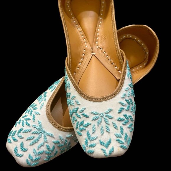 Traditional Handmade  Punjabi Jutti ( US size 7 to 9 available) - Picture 1 of 5